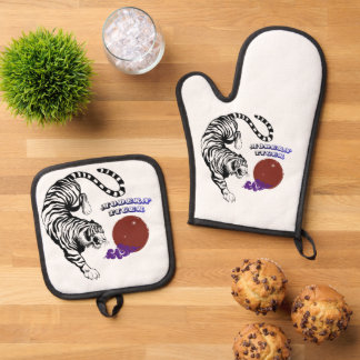 Modern Tiger Graphic Art Oven Mitt & Pot Holder Set