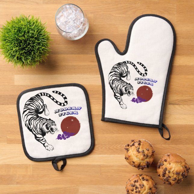 Modern Tiger Graphic Art Oven Mitt & Pot Holder Set (Top Down)