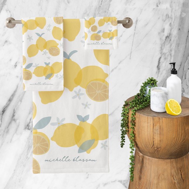Moderne Pastel Citrus Lemons Monogramme Script (Modern Pastel Citrus Lemons Monogram Script Bath Towel Set)