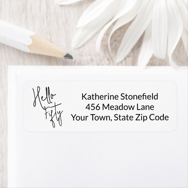 Moderne Script Hello Fifty pour une fête d'anniver (En situation)