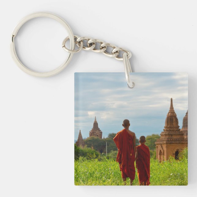 Moines avec des temples anciens (Devant)