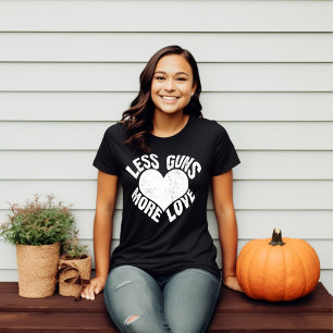 Moins d'armes Plus d'amour T-shirt