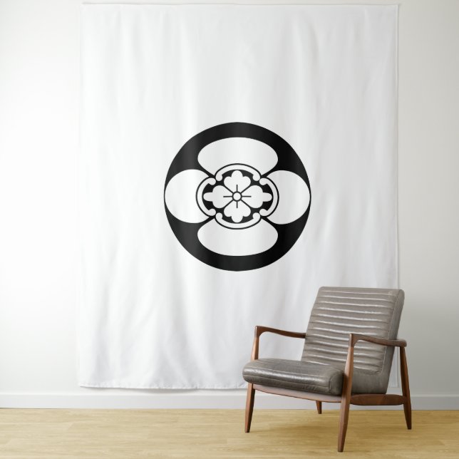 Mokko in rice cake tapestry (In Situ)