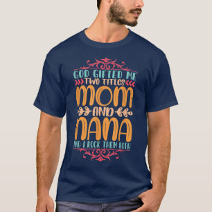 Mom and Grandma Quote Family Humour Text Design T- T-Shirt