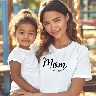 Mom Black Script Established Date Minimal Bold T-Shirt