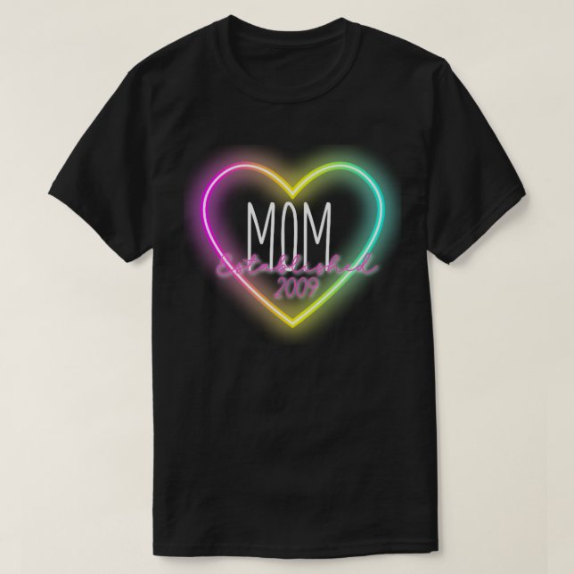 Mom established 2000 to 2023 heart  T-Shirt (Design Front)