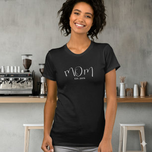Mom Established New Mom Gift T-Shirt