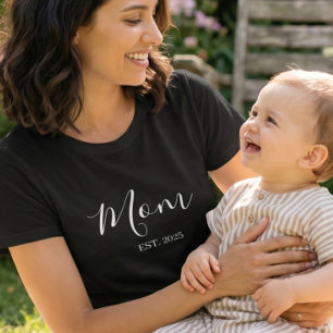 Mom Established New Mom Gift T-Shirt