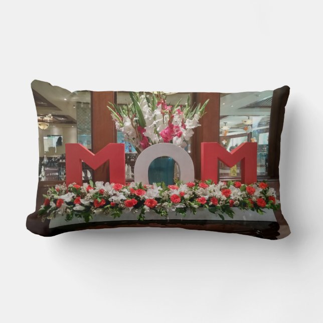 "Mom, I Love You" – A Heartfelt Floral Tribute Lumbar Pillow (Front)