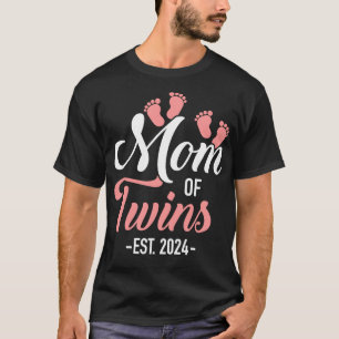 Mom of twins 2024 for pregnancy announcement T-Shirt