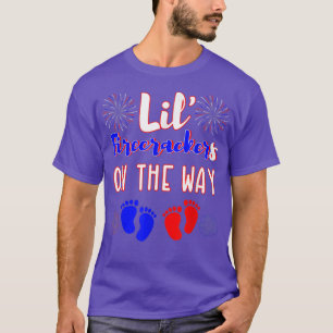 Mom To Be Epecting Twins Announcement 4th Of July  T-Shirt