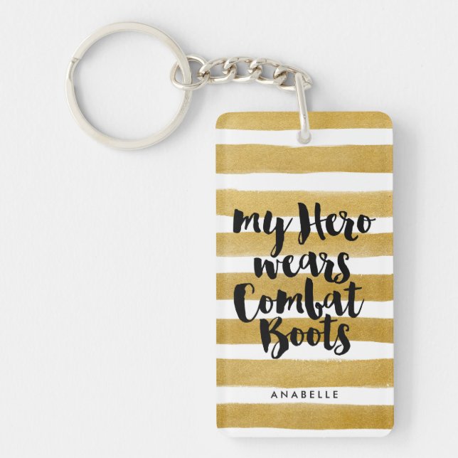 Mon héros porte des bottes de combat (Devant)