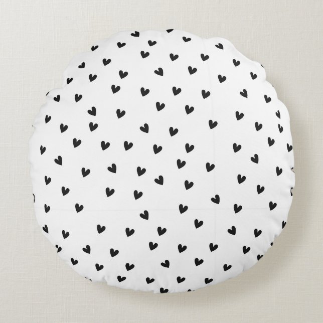 Monochrome Black and White Heart Pattern Round Pillow (Front)