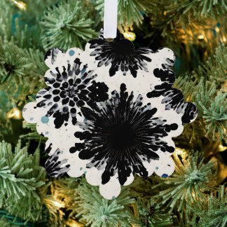  Monochrome Garden: Black and White Abstract Ornament Card