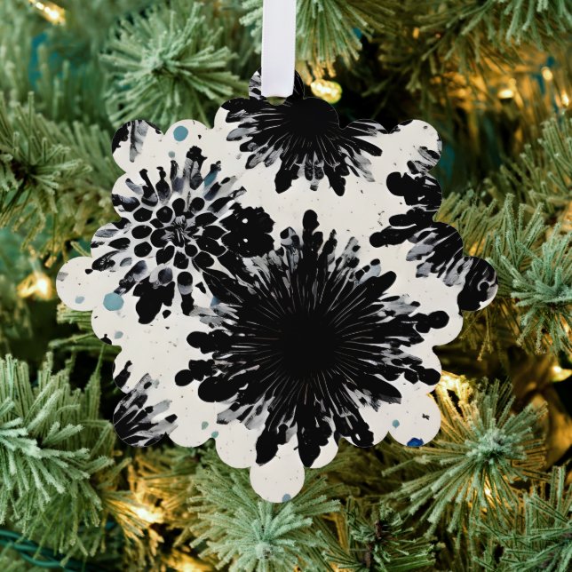  Monochrome Garden: Black and White Abstract Ornament Card (Insitu (Tree))