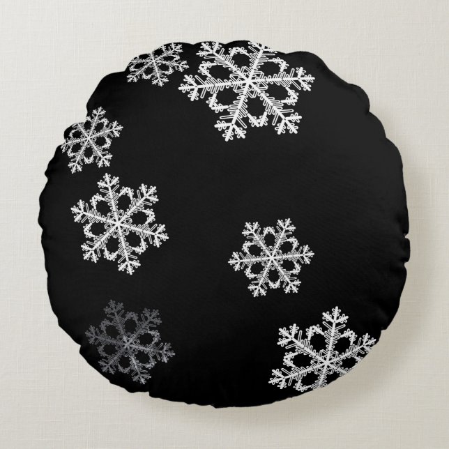 Monochrome Minimalist Snowflake Christmas Pattern Round Pillow (Front)