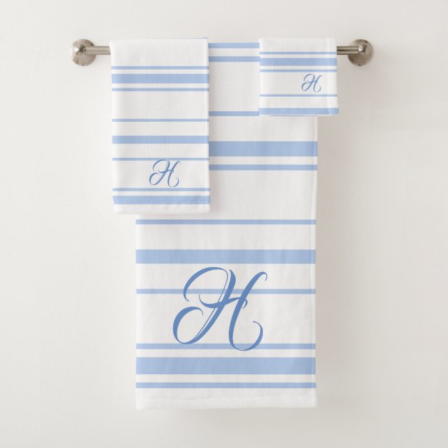 Monogramme à rayures bleu clair et blanc (En situation)