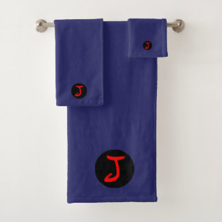Monogramme J dans l'ensemble de serviettes de bain
