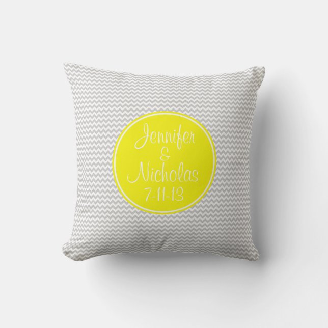 Monogramme jaune avec le coussin gris de Chevron (Recto)