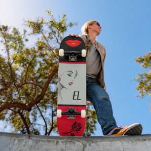 Monogramme jolie femme et lèvres skateboard
