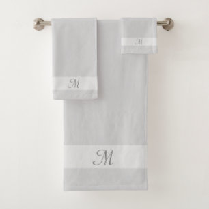 Monogramme sur des nuances de gris argenté clair