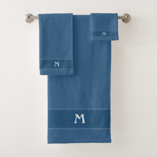 Monogramme sur le jeu de serviettes de bain bleu p