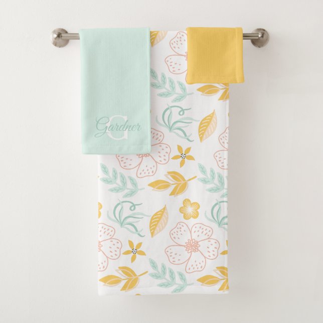 Monogrammed Floral Towel Set (Insitu)