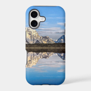 Montagnes d'Alaska en reflet