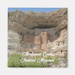 Montezuma Château Monument National Magnet