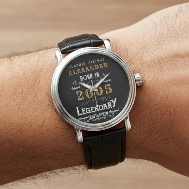 Montre 20e anniversaire personnalisé ou retraite Né en 20 (2005 watch on a man's wrist.)