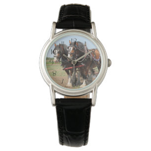 Montre Beau clydesdale chevaux labourant