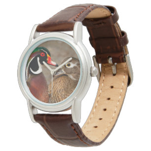 Montre Beau moment de contact entre des canards en bois