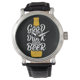 Montre bonne personne boire une bonne bière