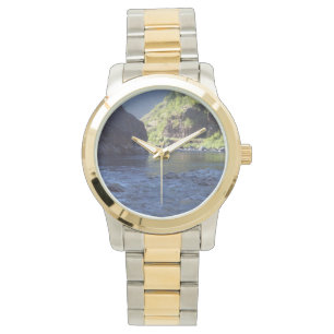 montre-bracelet comportant la scène de rivière d