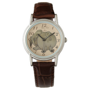 Montre chien chiot mignon jouant du carlin brun