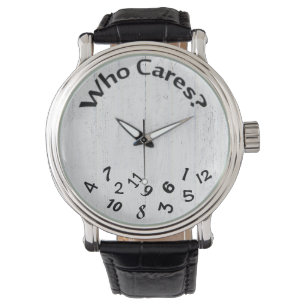 Montre chiffres brouillés sur bois blanc