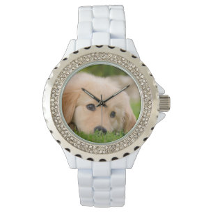 Montre Chiot mignon de golden retriever rêvant la fille