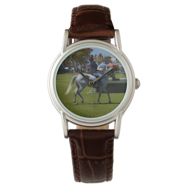 Montre Compétition de saut de démonstration de chevaux, (devant)