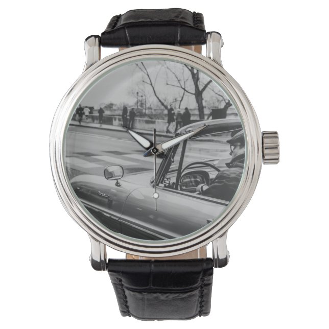 Montre Convertible voiture classique à paris street (devant)