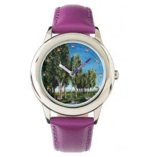 MONTRE DES ARBRES À OISEAUX DANS LE PAYSAGE TOSCANE