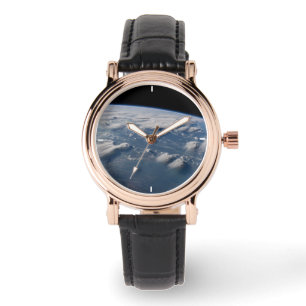 Montre Des Tonneaux De Tonnerre De Terre Sur Le Sud De Bo