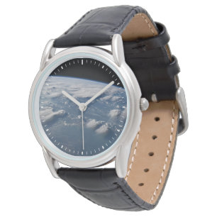 Montre Des Tonneaux De Tonnerre De Terre Sur Le Sud De Bo