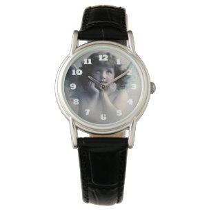 Montre Doux Rosy Cheeked Angel Vintage dans les nuages