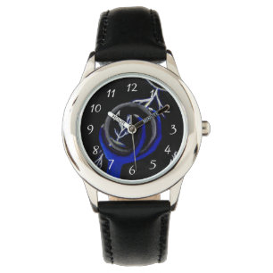 Montre Dragon tient une balle de cristal pour voir la fou