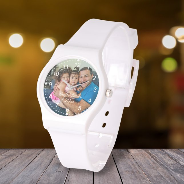 Montre élégante photo de famille de script blanc (Créateur téléchargé)
