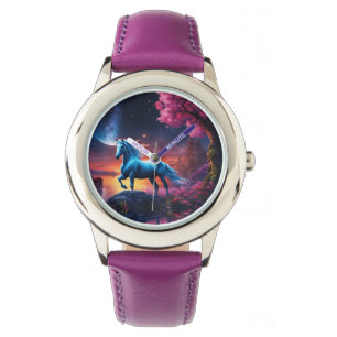 Montre Fantaisie d'étalon blanc dans un jardin rose
