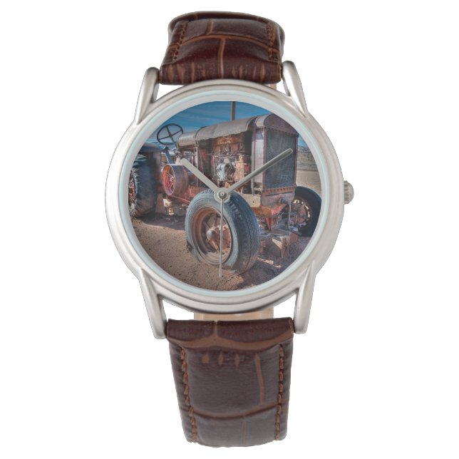 Montre Fermes | Tracteur d'antiquité rouillé (devant)