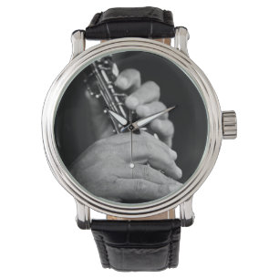 Montre Flûte jouée en noir et blanc par le tzigane