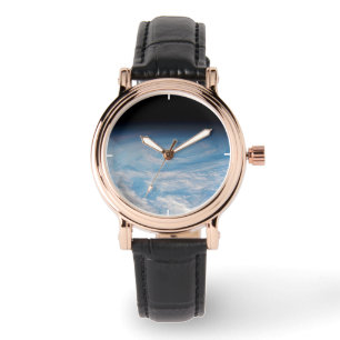 Montre Formation De Nuages Circulaires Sur L'Océan Pacifi