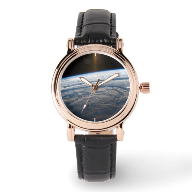 Montre Formations Nuageuses Dans L'Océan Indien Sud. (Recto)